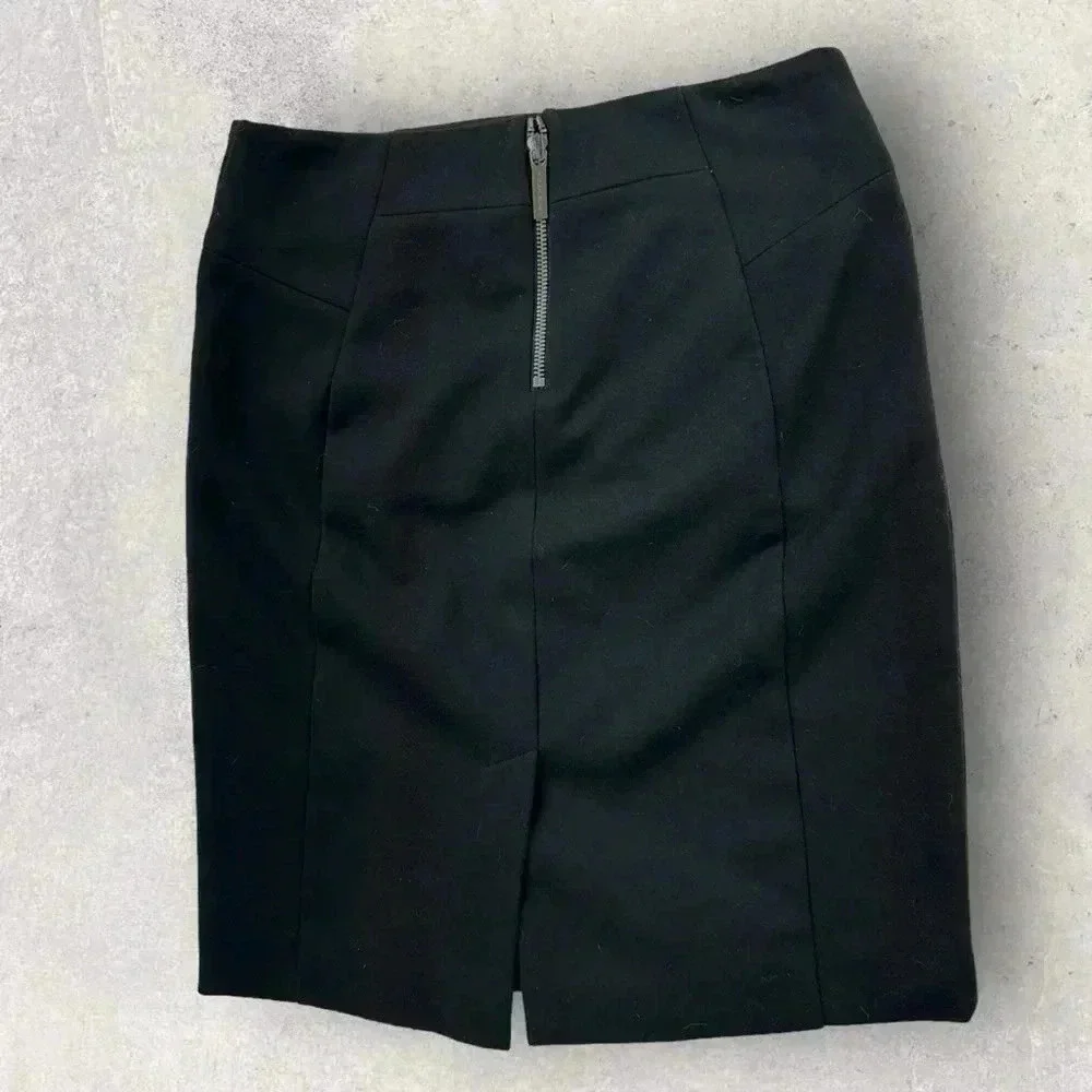 Michael Kors black pencil skirt w/ zipper pockets women’s size 4, good condition